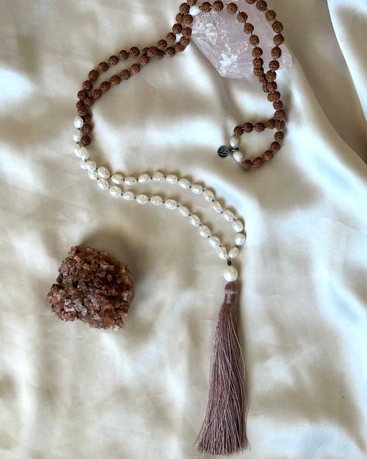 Island Grace Gemstone Mala avec perles et perles Rudraksha