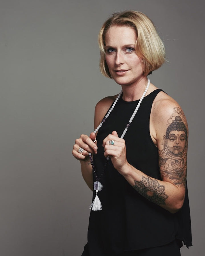 Reinheits-Edelstein-Mala mit Perlen aus weißer Jade, Amethyst und Achat