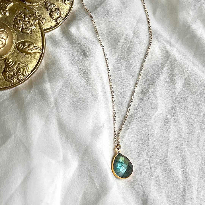 Empowering necklace with Labradorite by Manipura