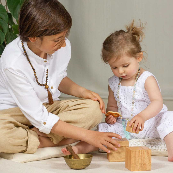 Collier de perles de mala pour enfants fait à la main avec de l'amazonite et de la morganite