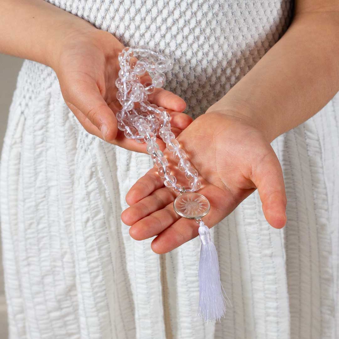 Mala Perlenkette für Kinder, handgefertigt mit klaren Quarzperlen mit Sonnenanhänger